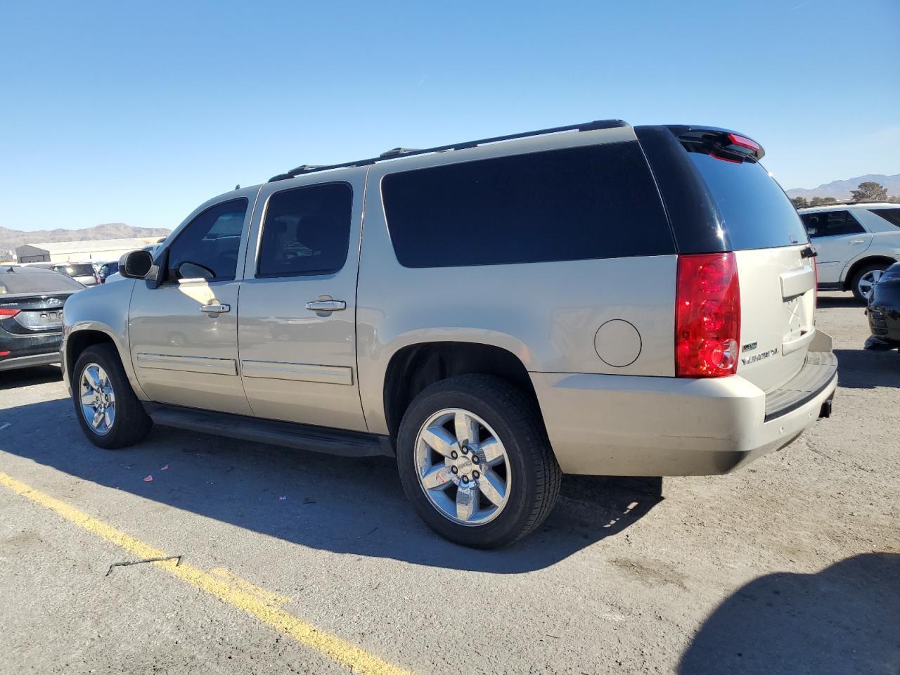 2012 GMC YUKON XL K - Image 2