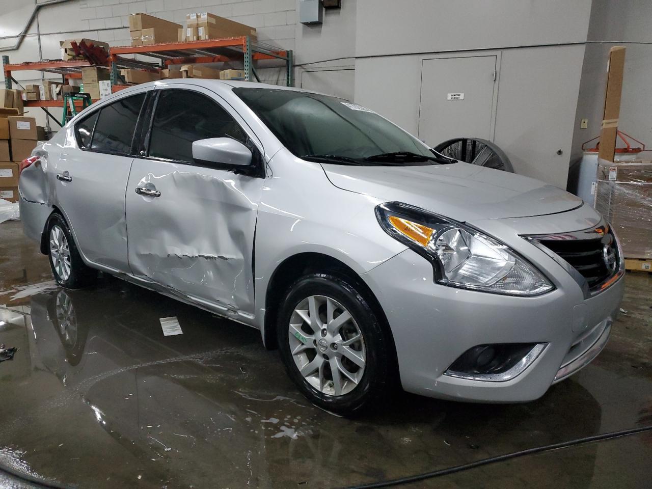 2016 NISSAN VERSA SV W - Image 4