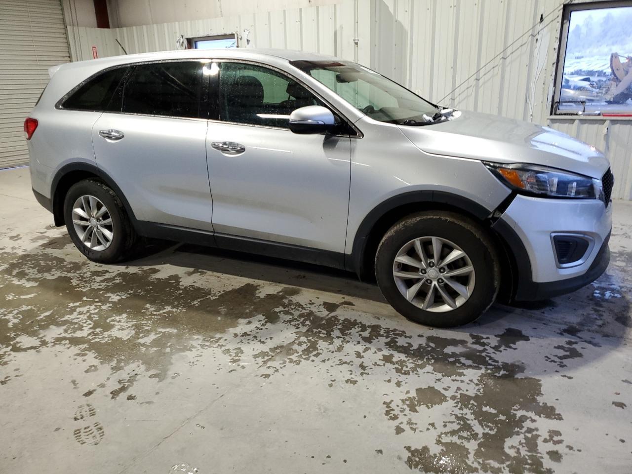 2017 KIA SORENTO LX - Фото 4