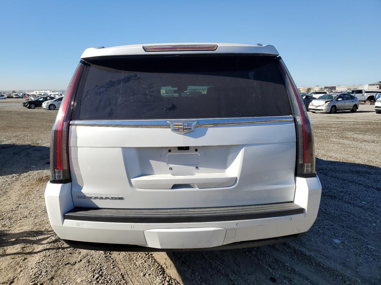 2017 CADILLAC ESCALADE E - Фото 6