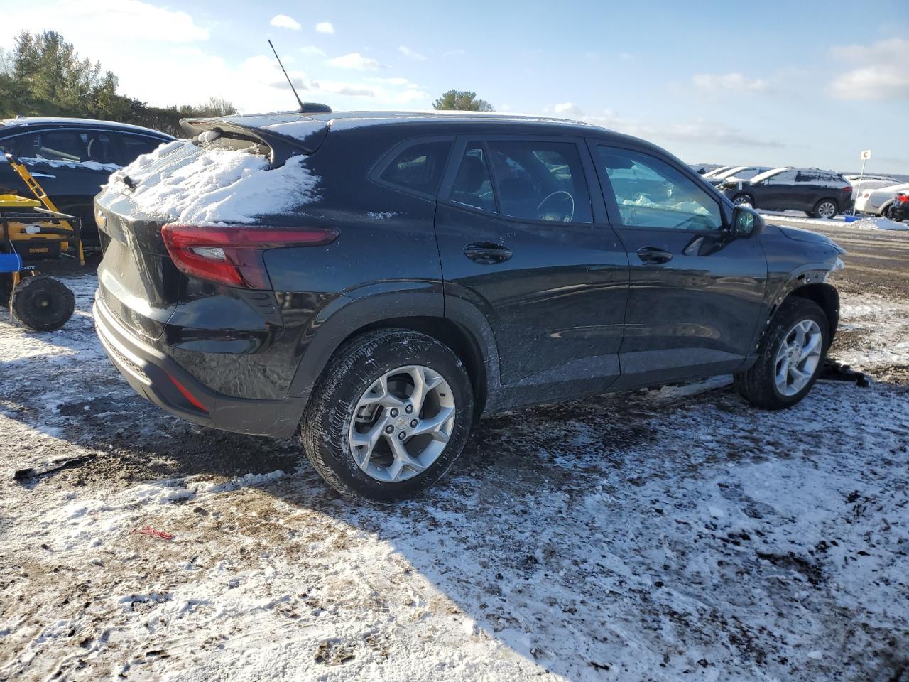 2024 CHEVROLET TRAX LS - Image 3