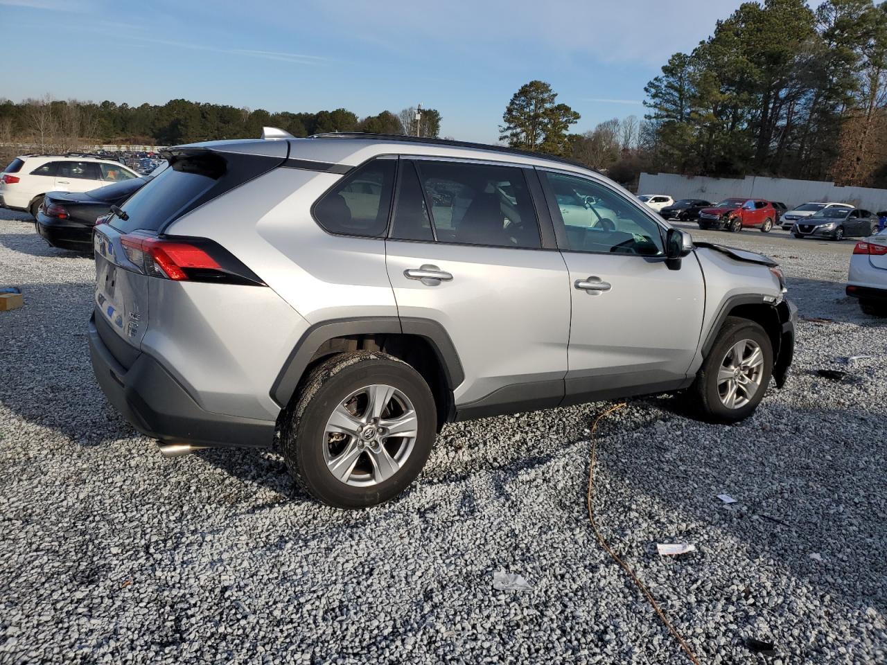 2022 TOYOTA RAV4 XLE - Фото 3