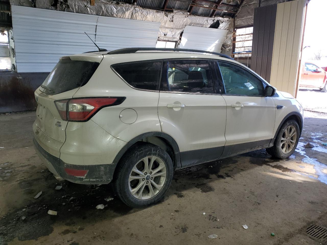 2017 FORD ESCAPE SE - Image 3