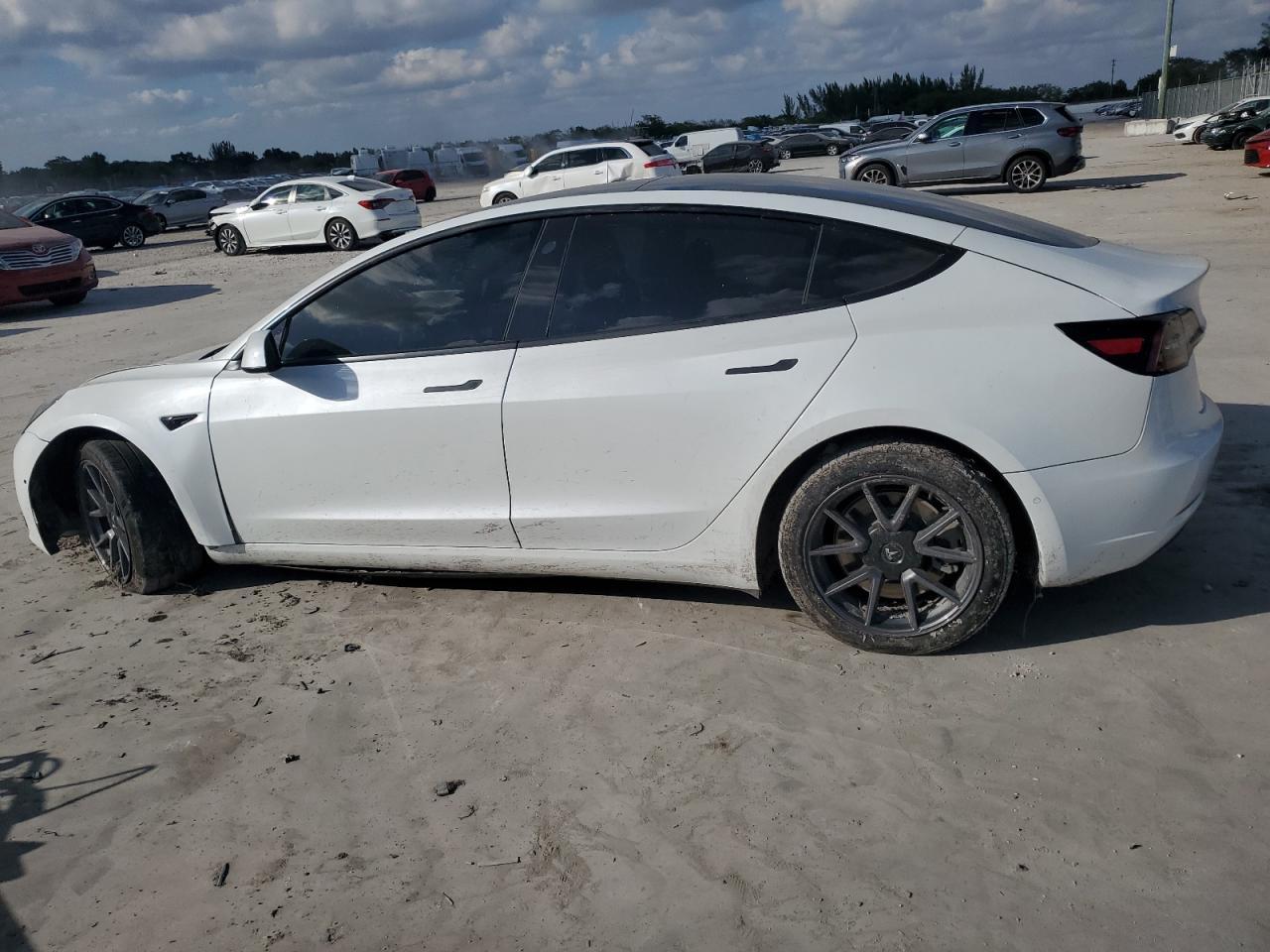 2021 TESLA MODEL 3 - Фото 2
