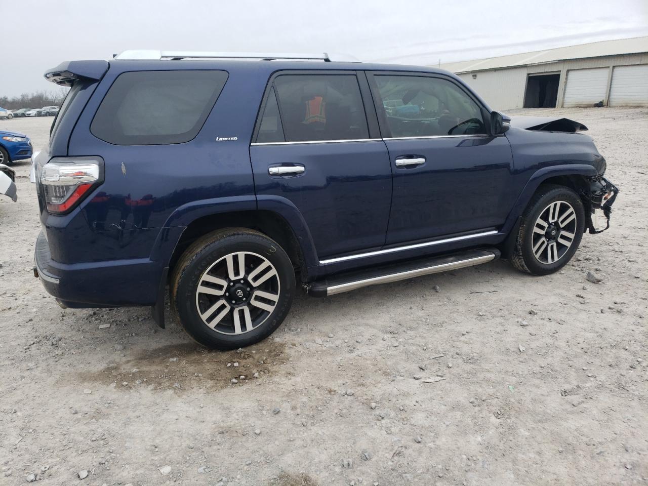 2017 TOYOTA 4RUNNER SR - Image 3