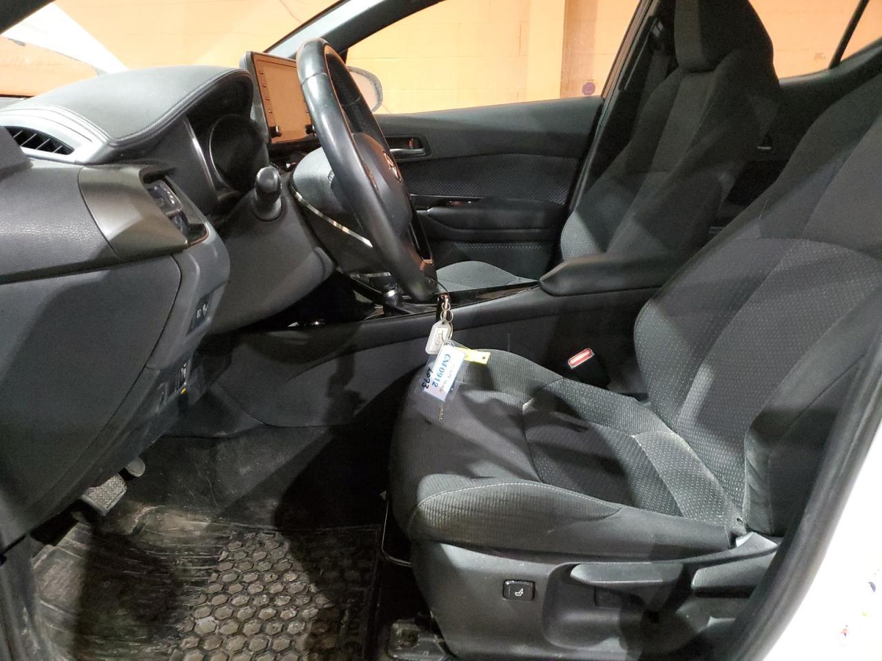 2019 TOYOTA C-HR XLE - Фото 7