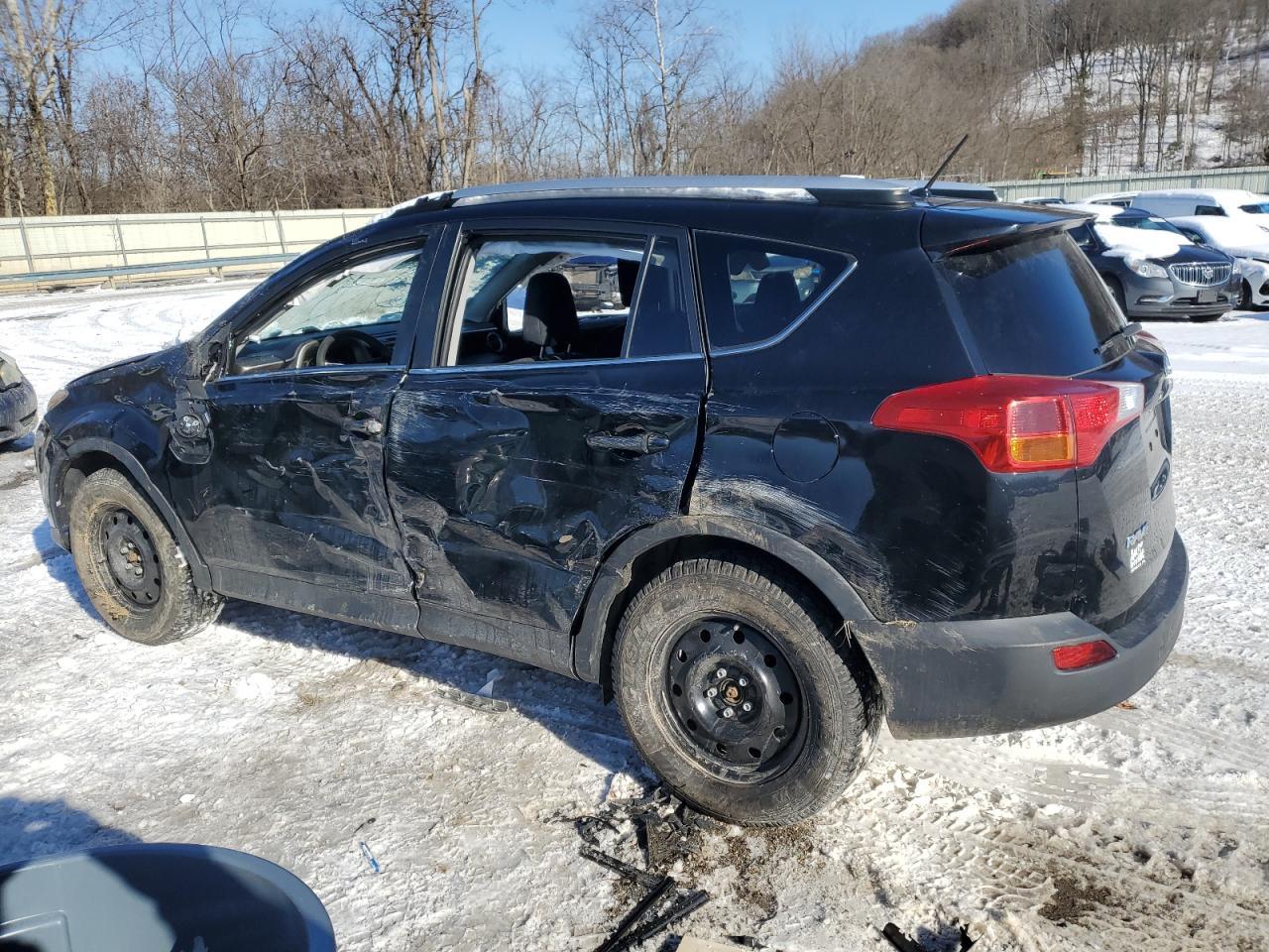 2015 TOYOTA RAV4 LE - Фото 2