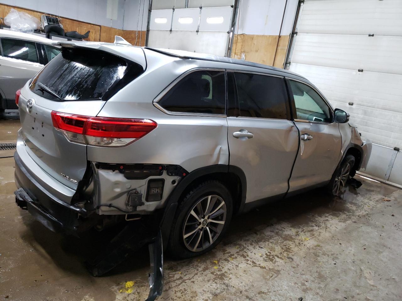 2019 TOYOTA HIGHLANDER - Image 3