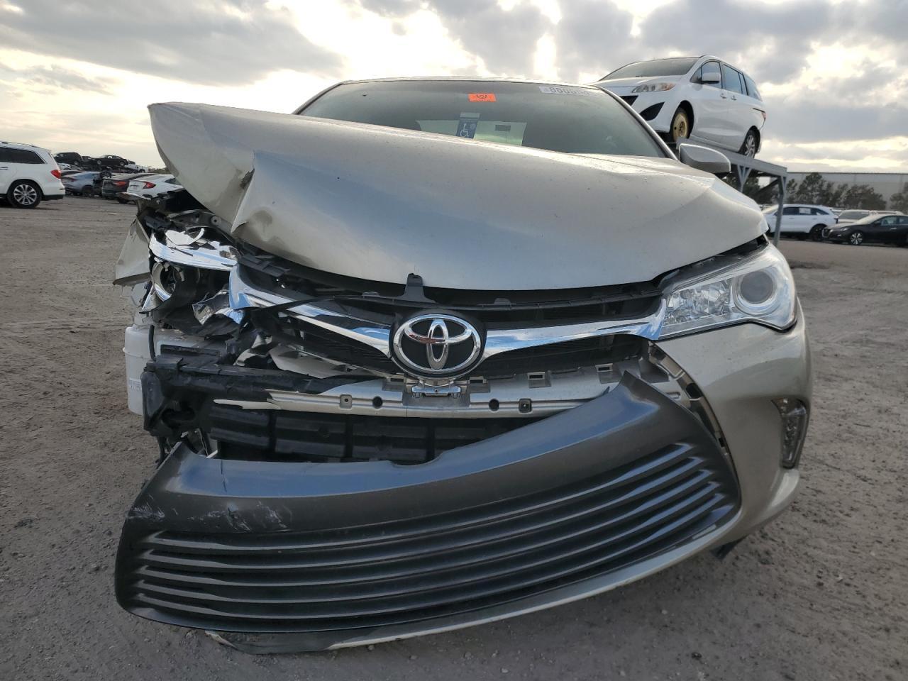 2015 TOYOTA CAMRY LE - Фото 5