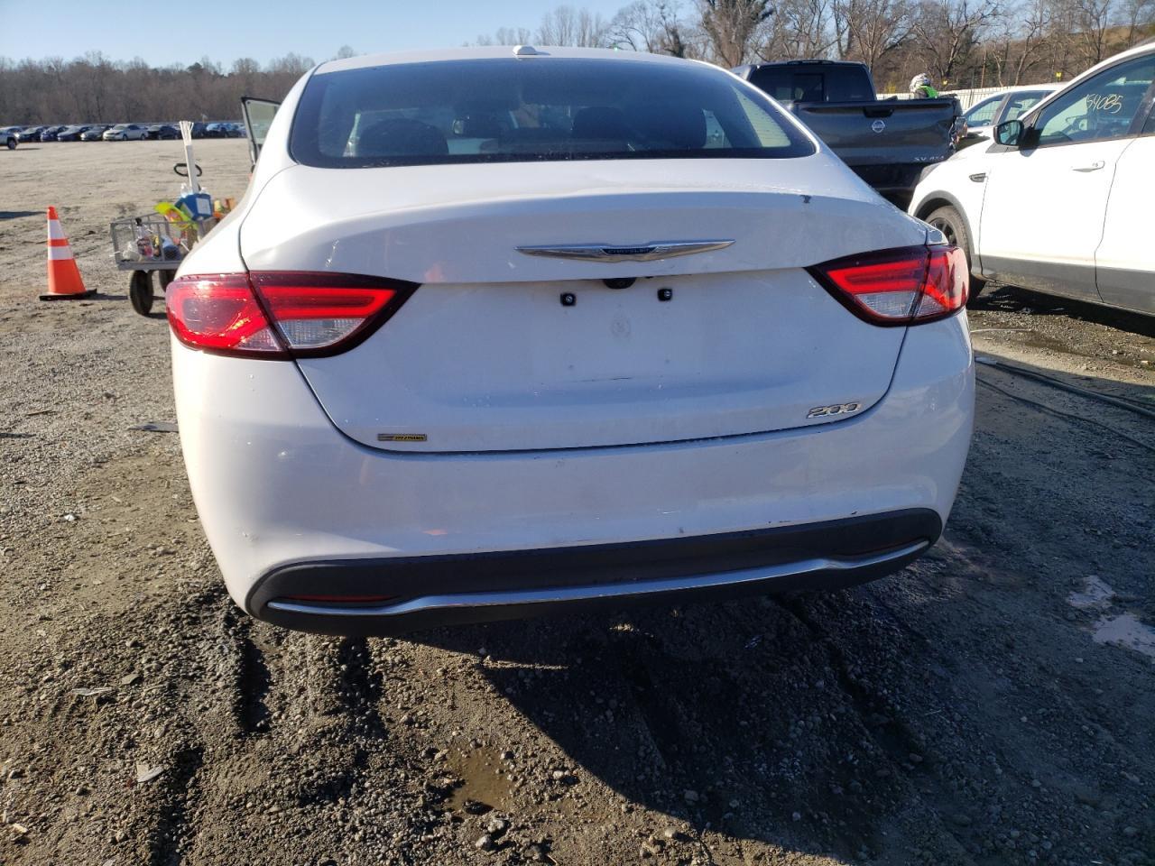 2015 CHRYSLER 200 LIMITE - Image 6