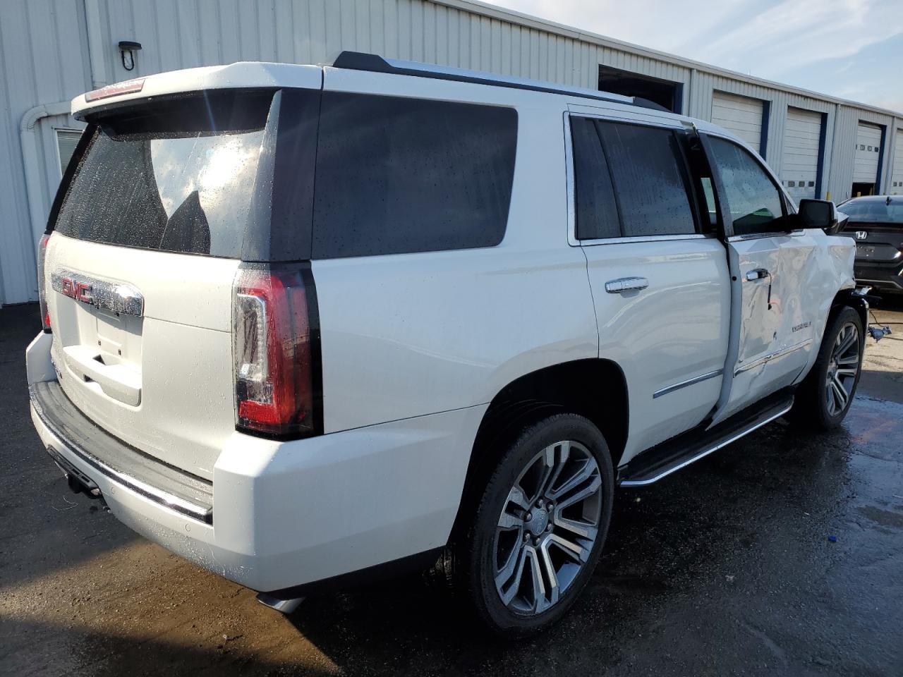 2017 GMC YUKON DENA - Фото 3