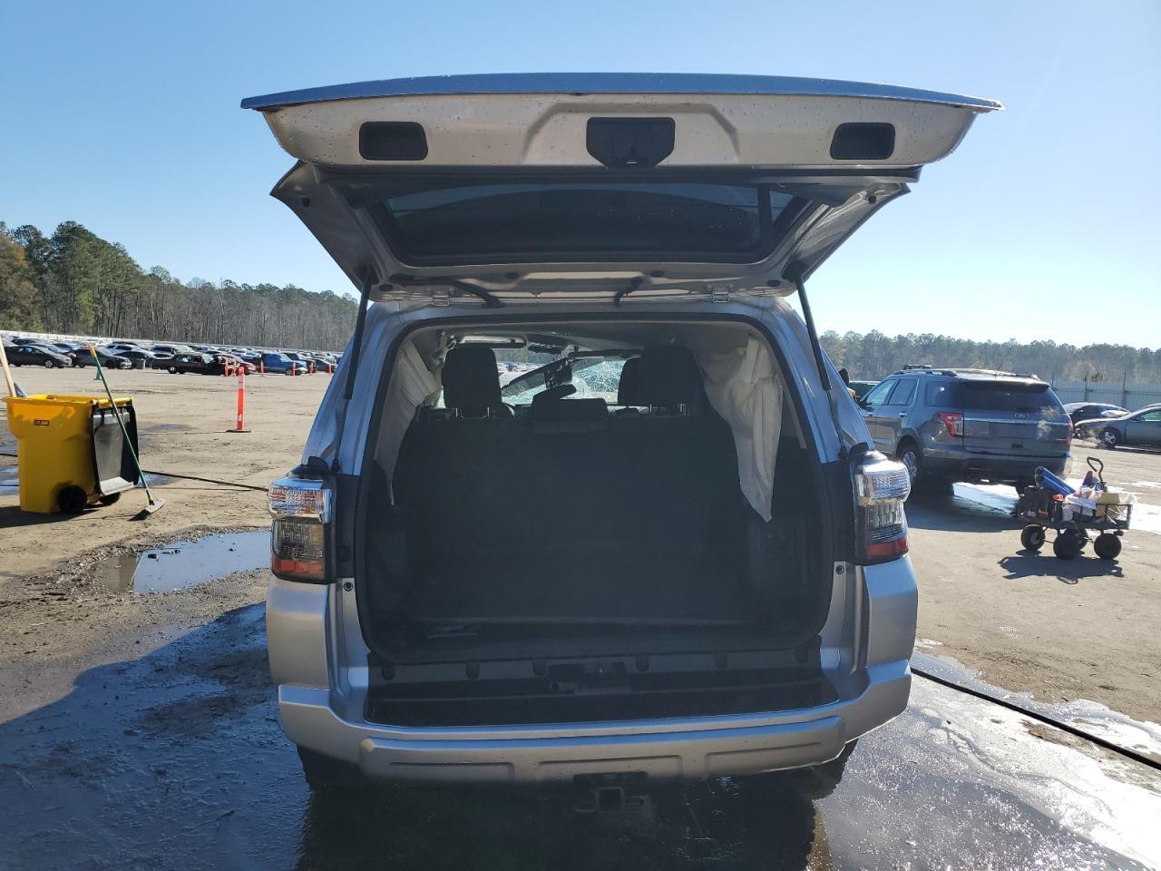 2022 TOYOTA 4RUNNER SR - Image 6