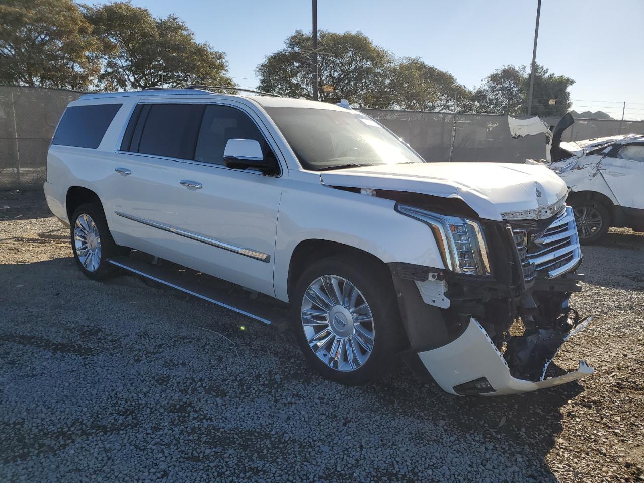 2017 CADILLAC ESCALADE E - Фото 4