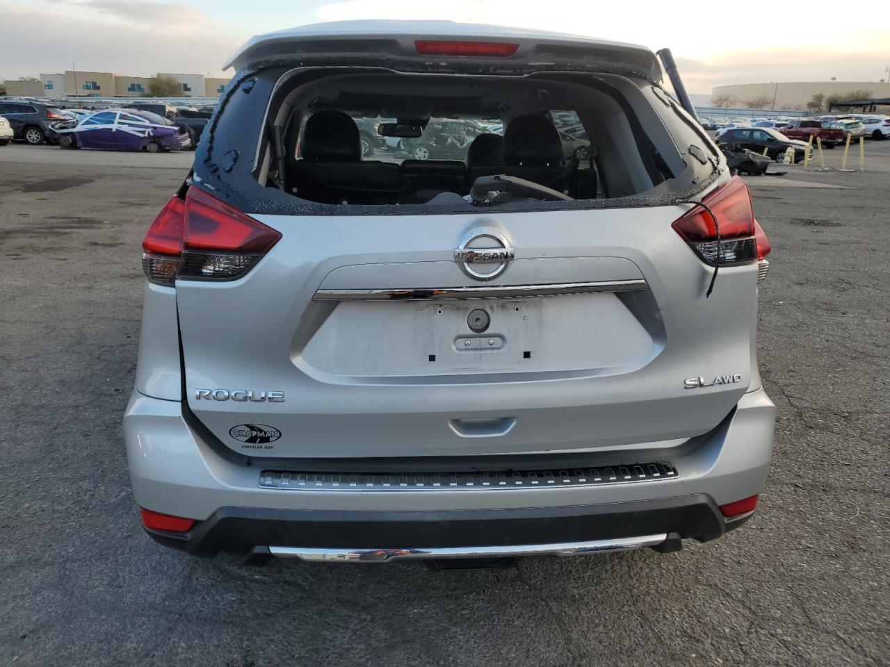 2017 NISSAN ROGUE SV - Фото 6