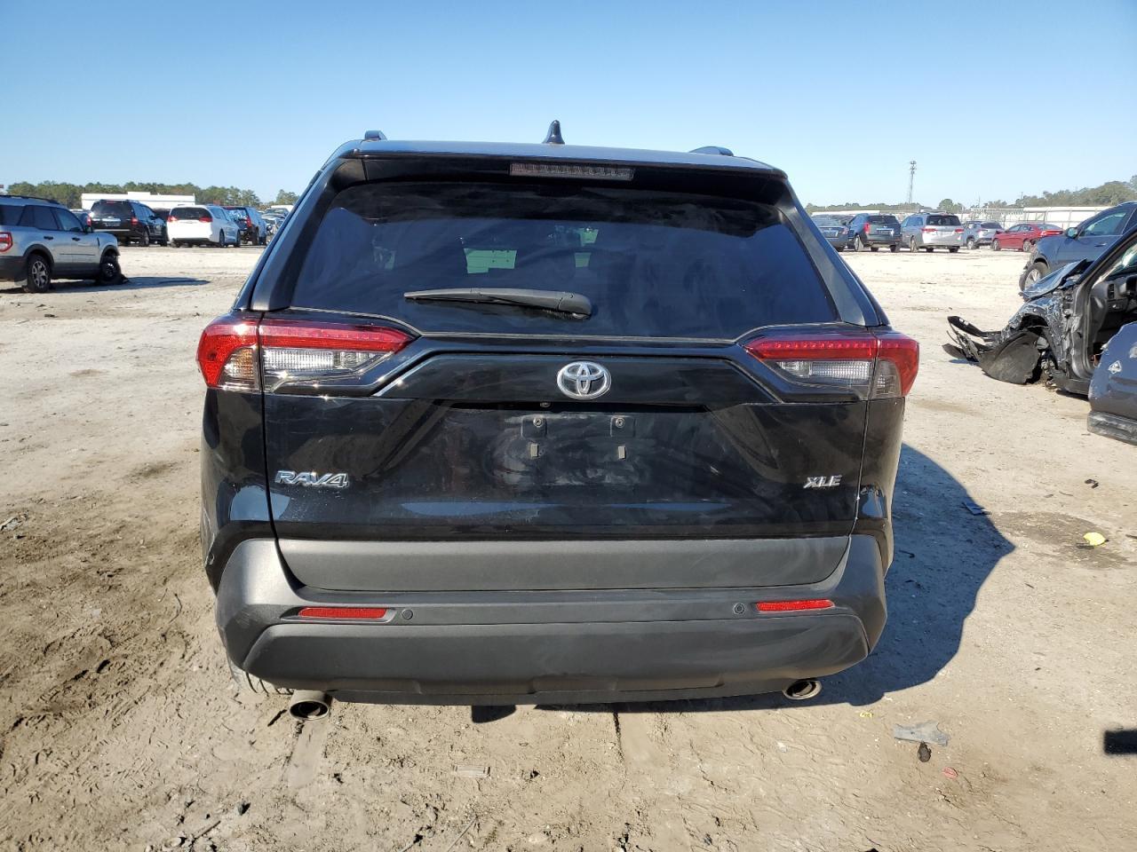 2022 TOYOTA RAV4 XLE - Фото 6