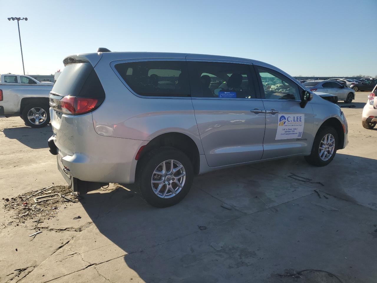 2022 CHRYSLER VOYAGER LX - Фото 3