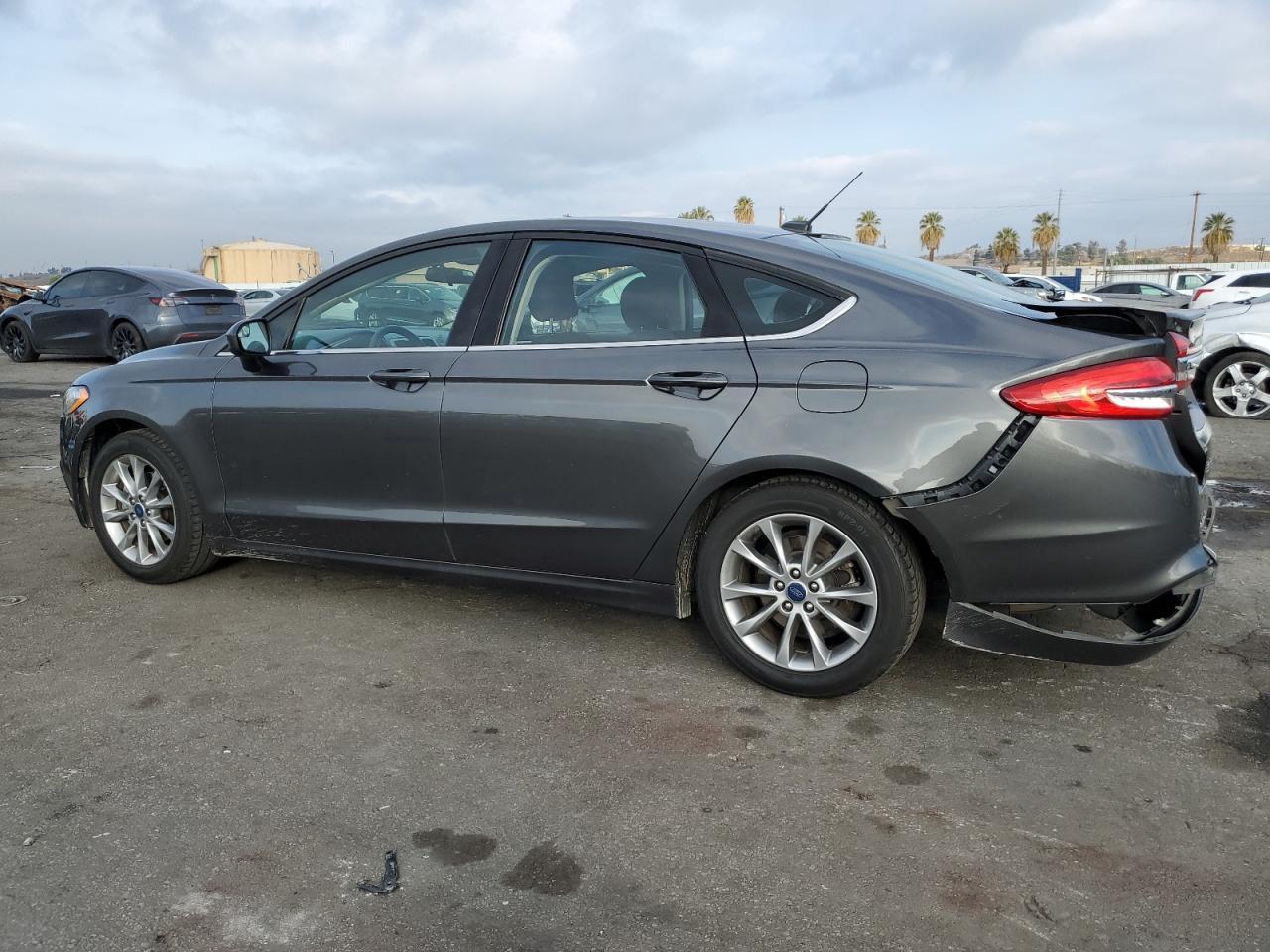 2017 FORD FUSION SE - Image 2