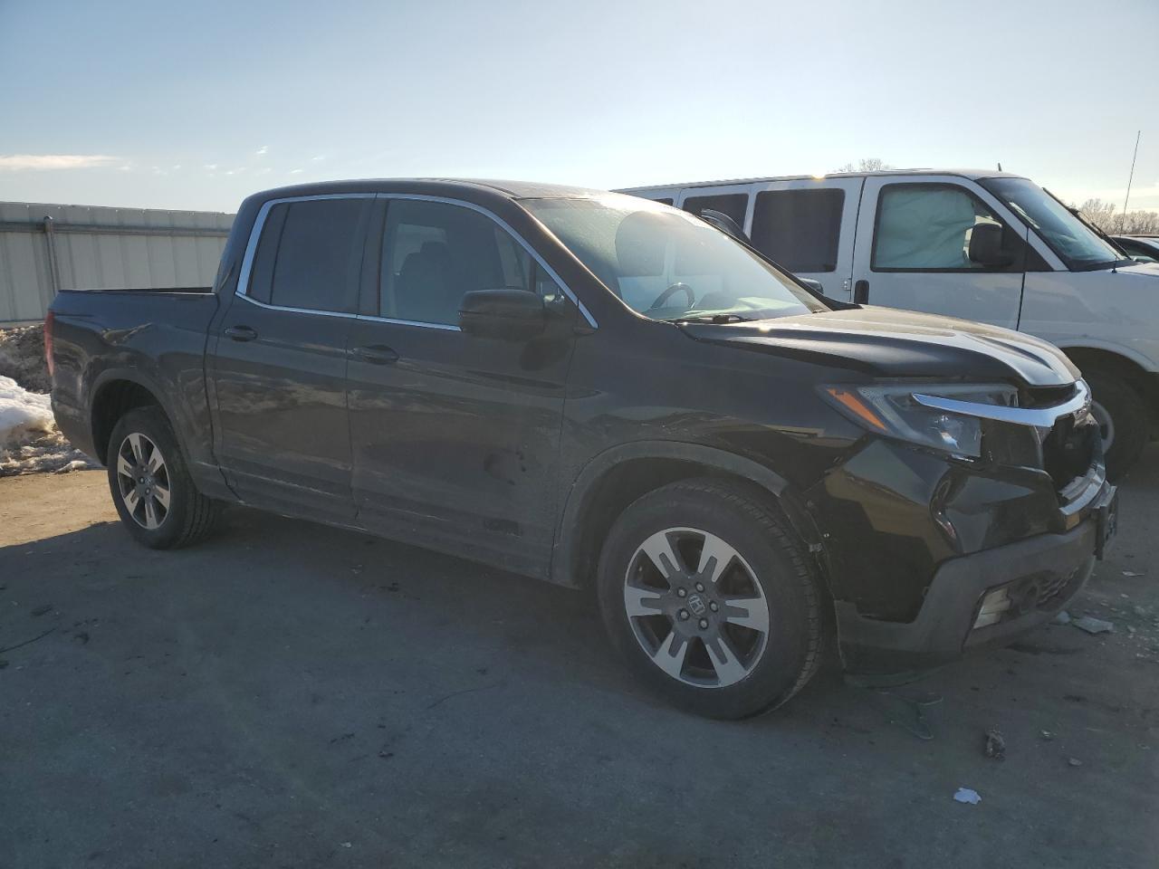 2017 HONDA RIDGELINE - Фото 4