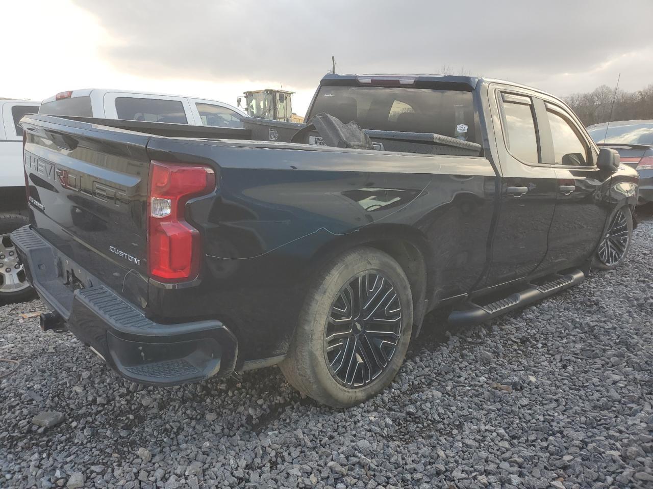 2019 CHEVROLET SILVERADO - Фото 3