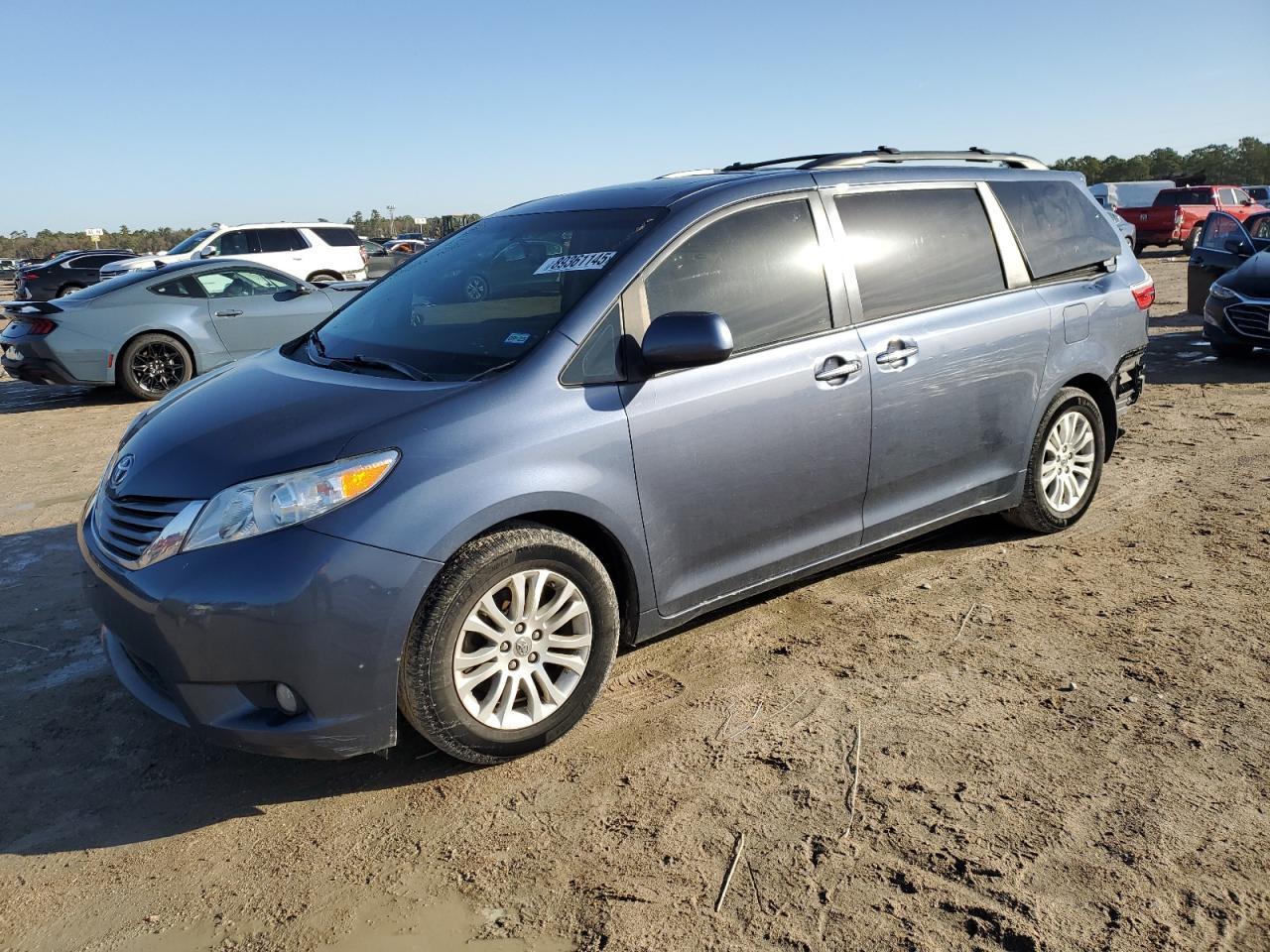 2015 TOYOTA SIENNA XLE