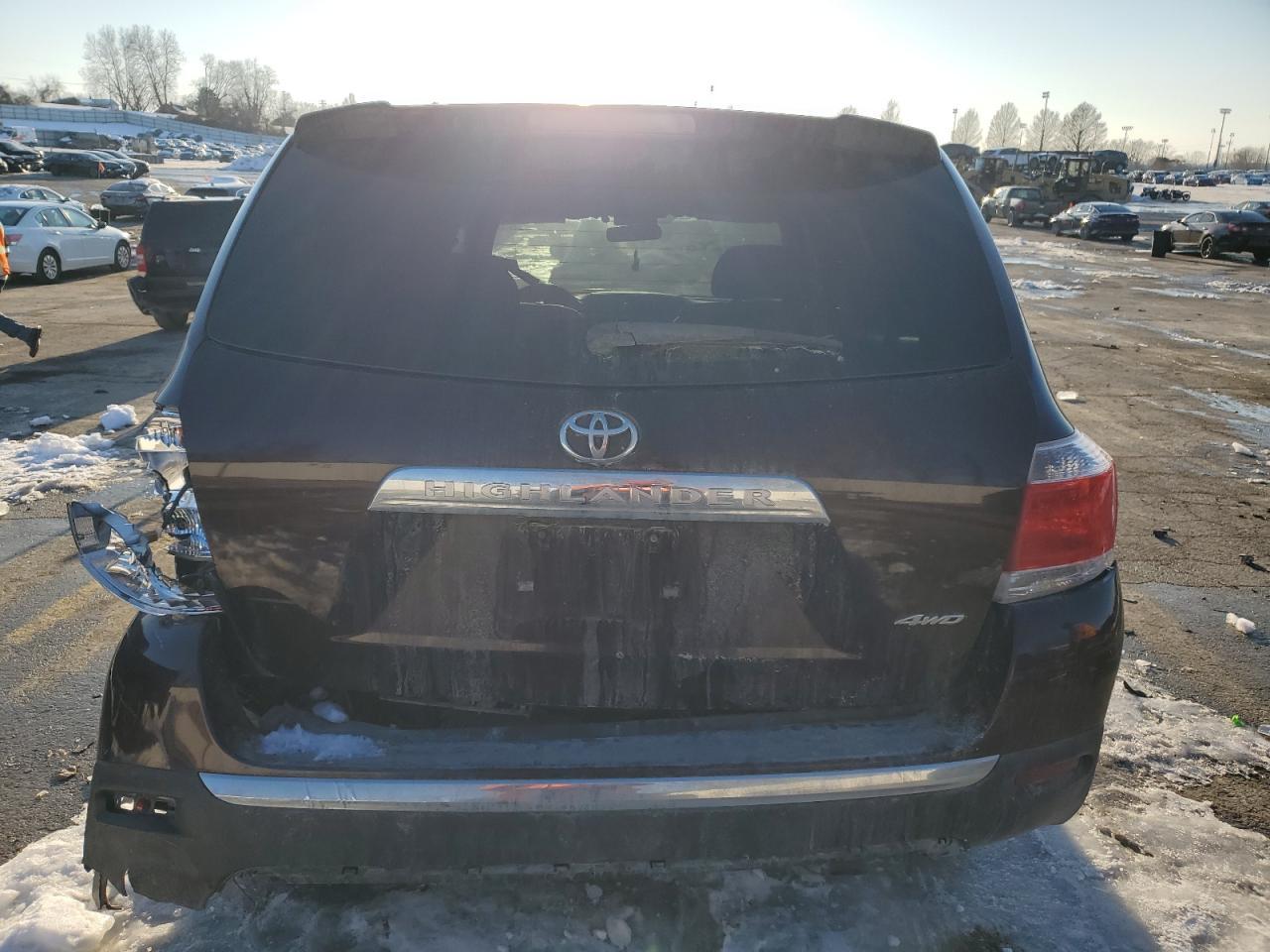 2011 TOYOTA HIGHLANDER - Фото 6