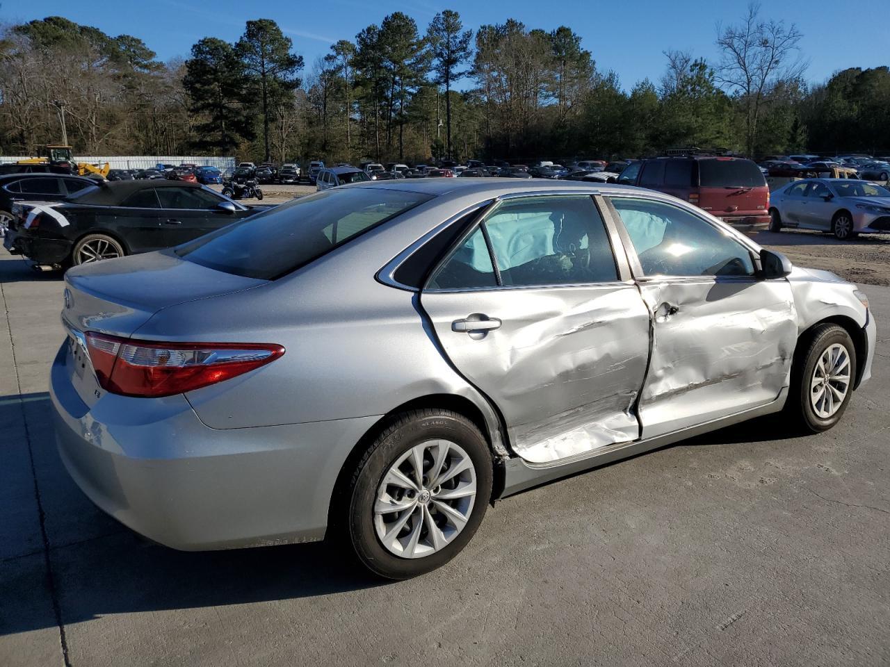 2016 TOYOTA CAMRY LE - Фото 3