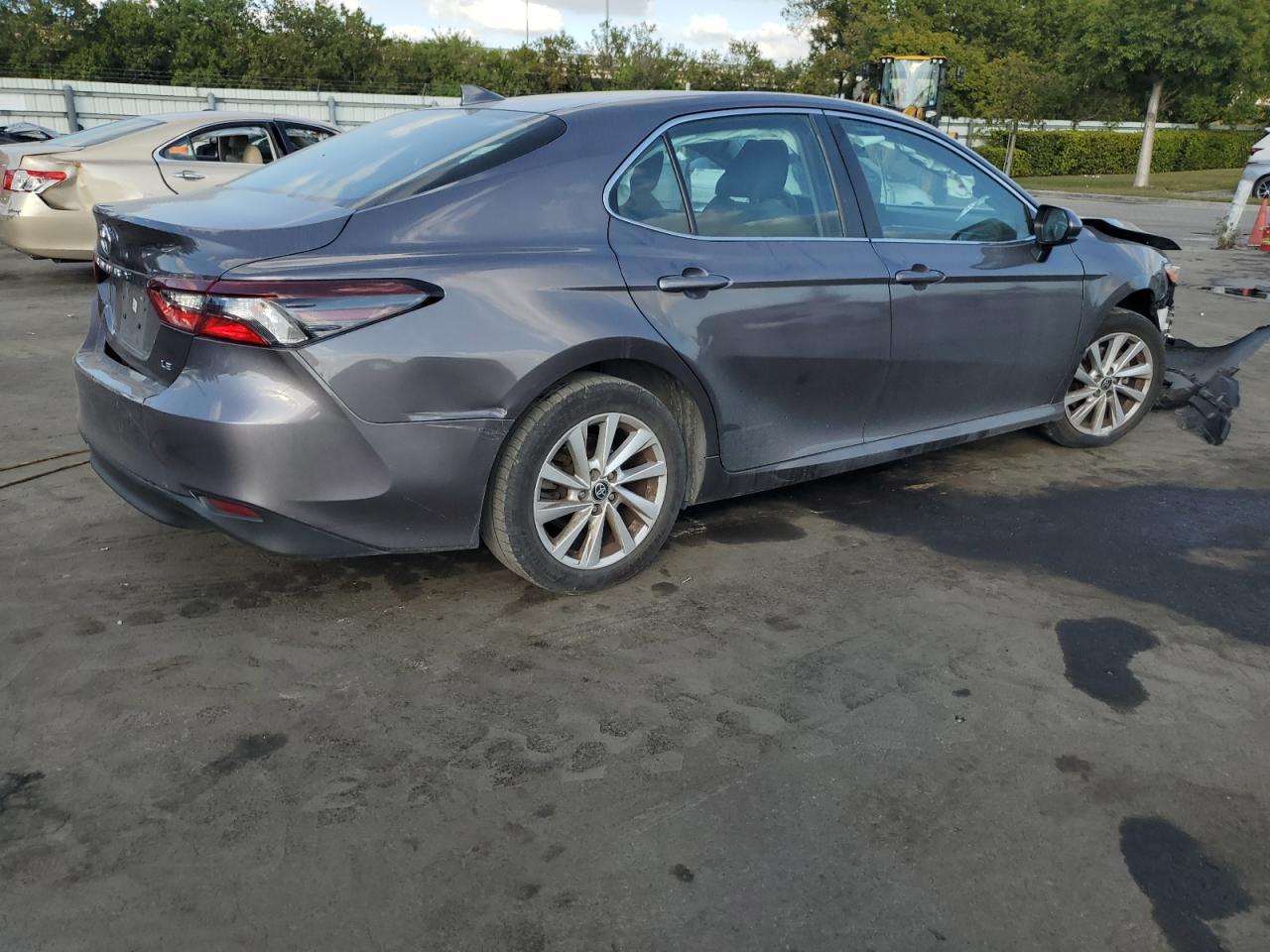 2023 TOYOTA CAMRY LE - Фото 3