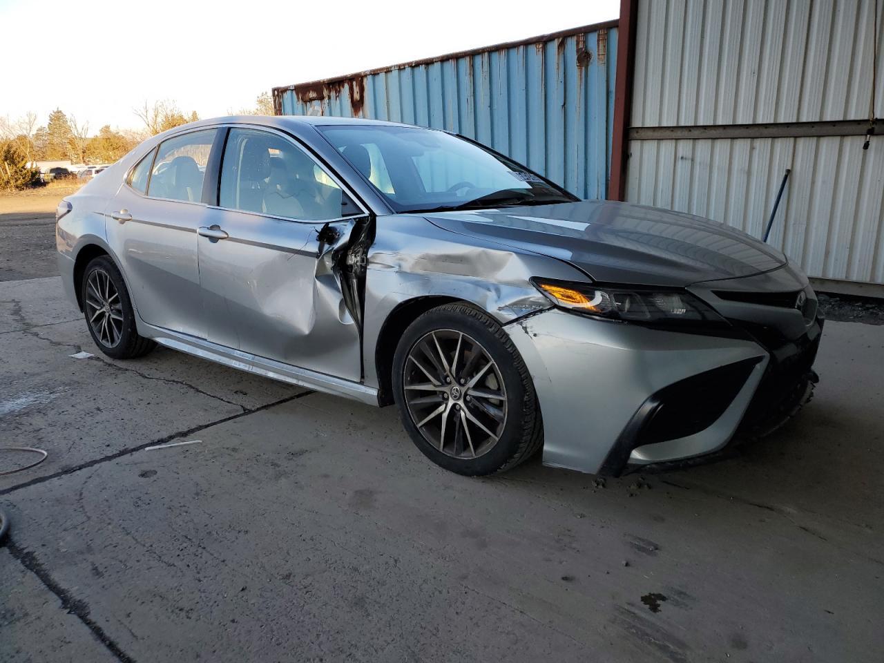 2021 TOYOTA CAMRY SE - Фото 4