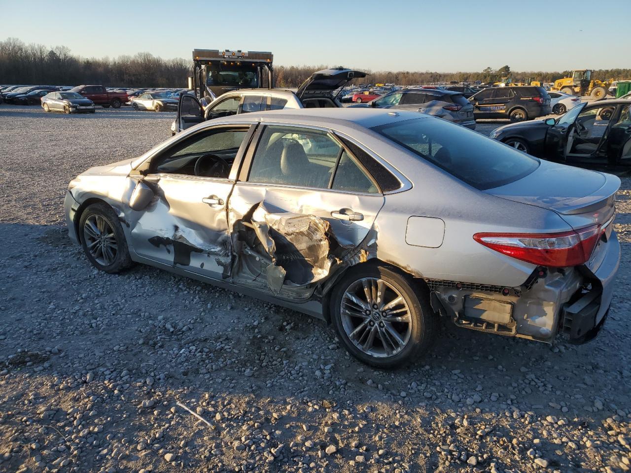 2015 TOYOTA CAMRY LE - Фото 2