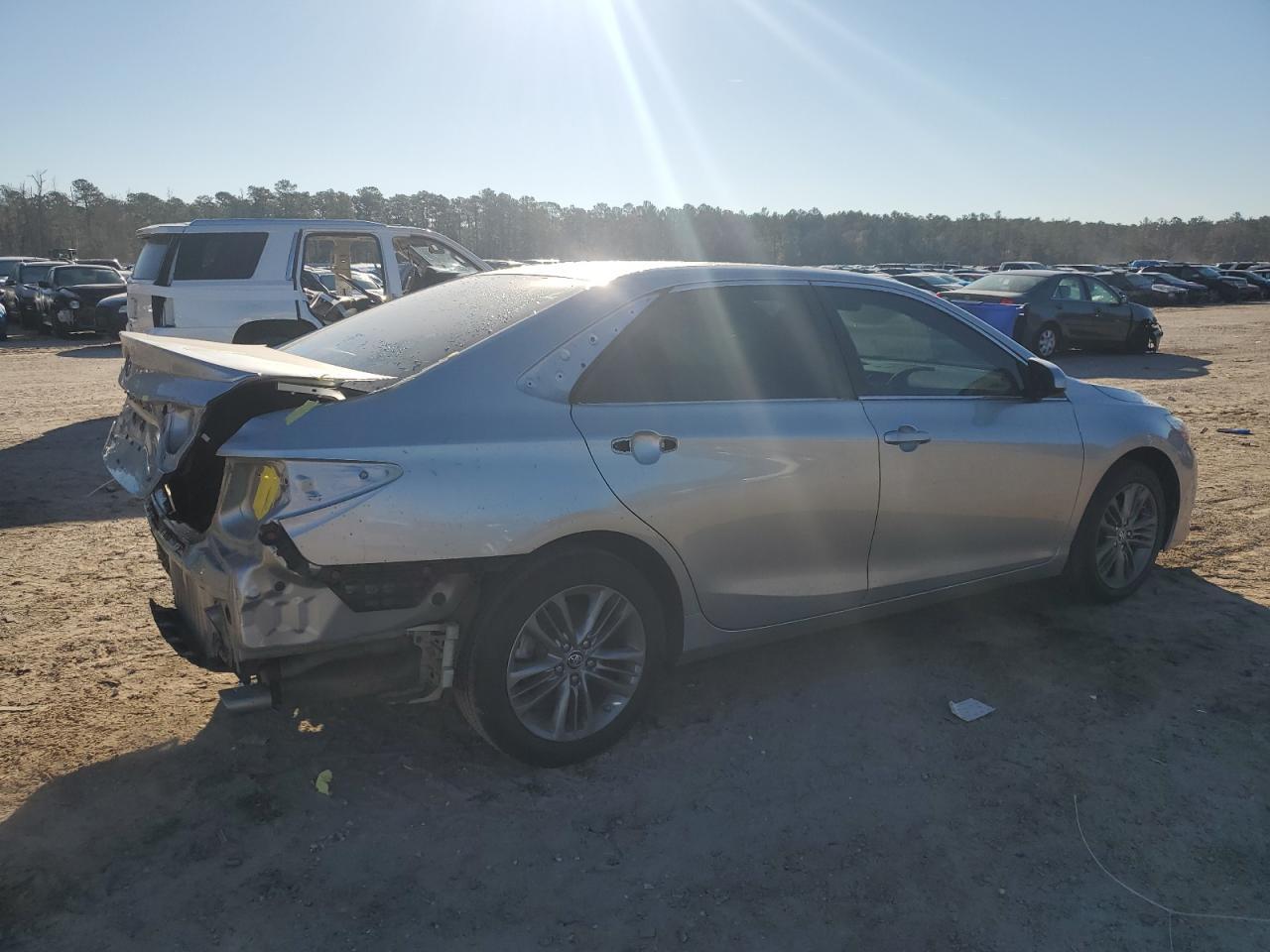 2015 TOYOTA CAMRY LE - Image 3