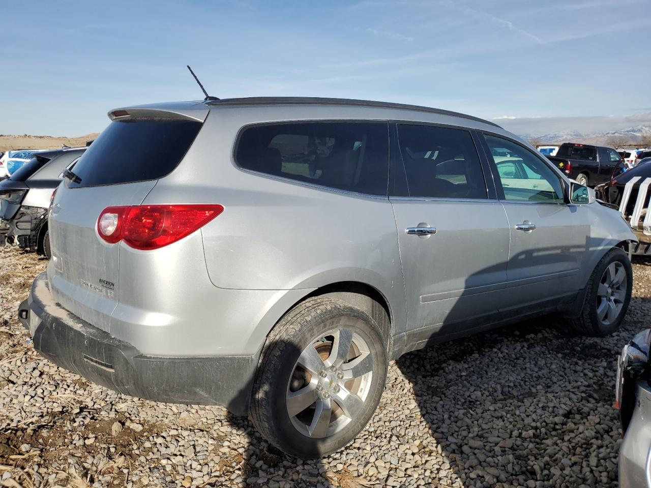 2012 CHEVROLET TRAVERSE L - Фото 3