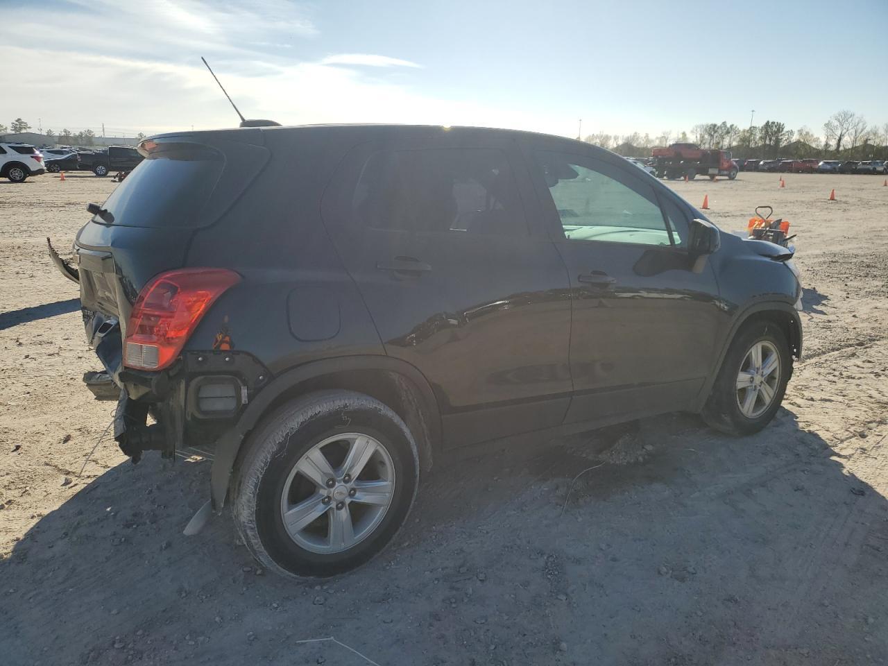 2021 CHEVROLET TRAX LS - Image 3