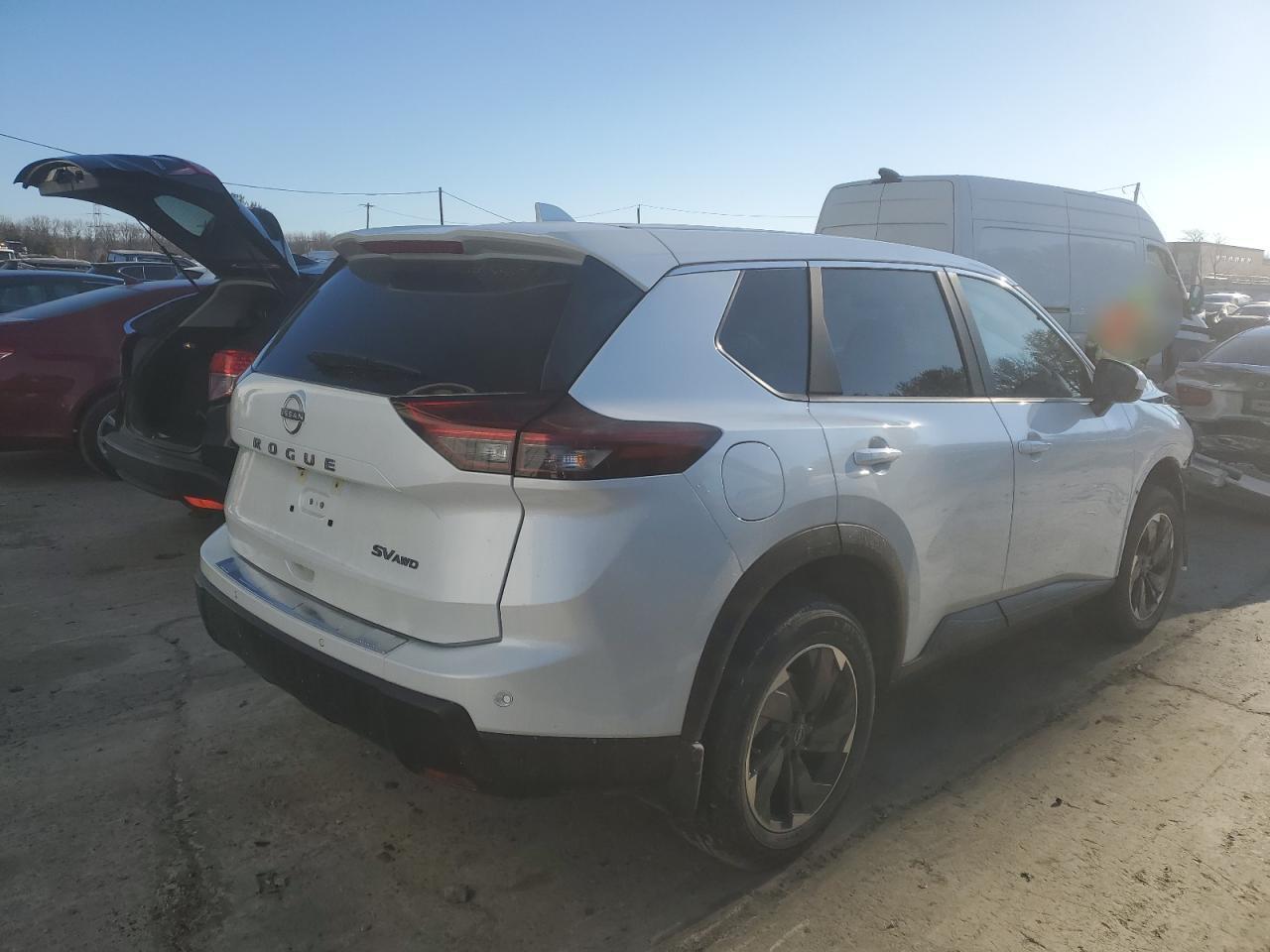 2024 NISSAN ROGUE SV - Image 3