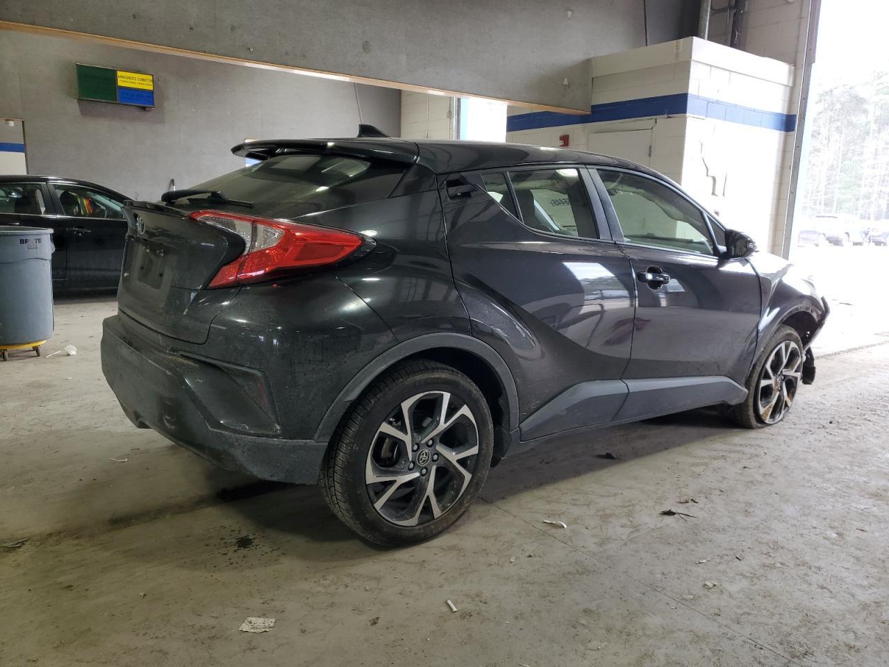 2018 TOYOTA C-HR XLE - Image 3