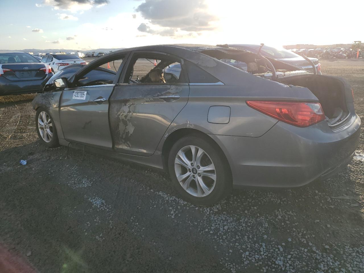 2011 HYUNDAI SONATA SE - Image 2
