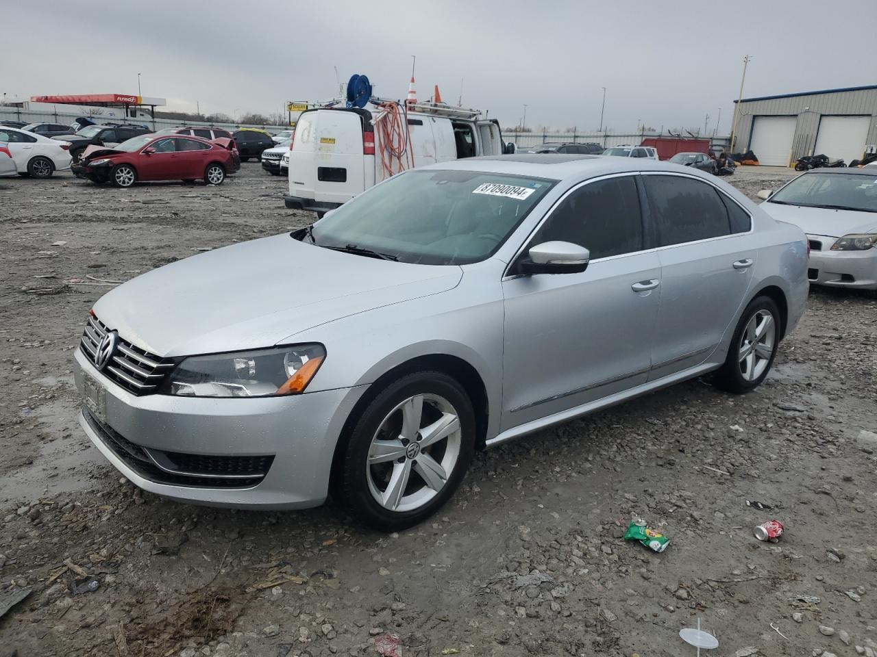 2013 VOLKSWAGEN PASSAT SE