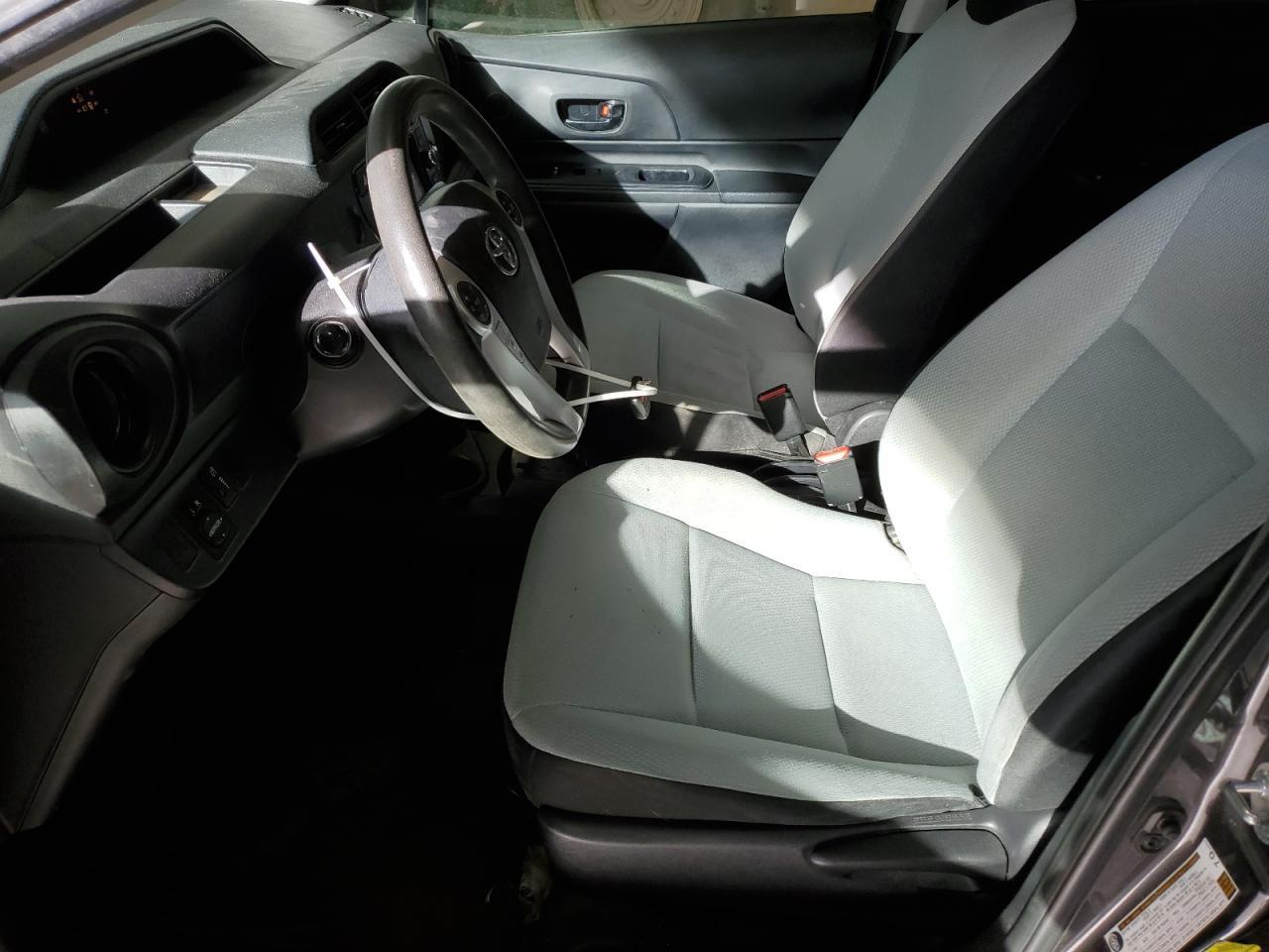 2015 TOYOTA PRIUS C - Image 7