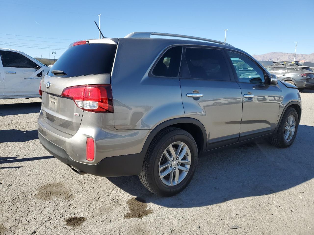 2015 KIA SORENTO LX - Image 3