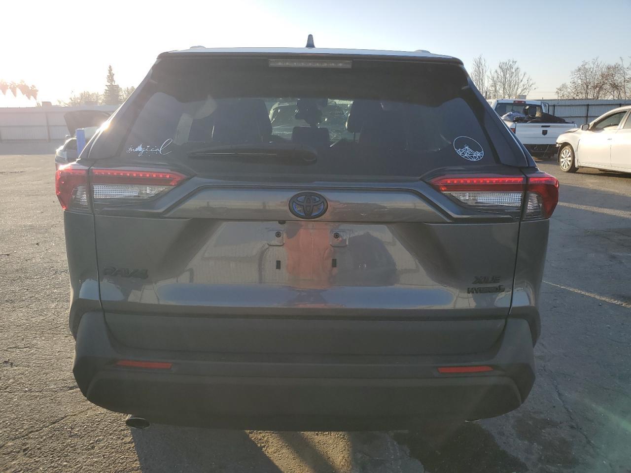 2022 TOYOTA RAV4 XLE P - Image 6
