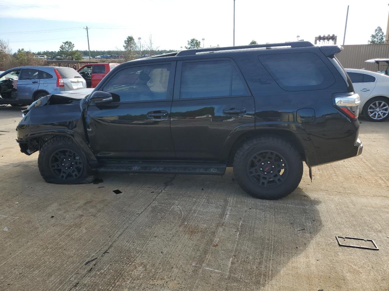 2020 TOYOTA 4RUNNER SR - Фото 2
