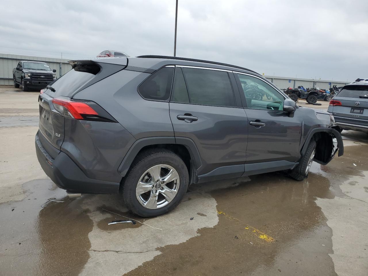 2020 TOYOTA RAV4 XLE - Фото 3