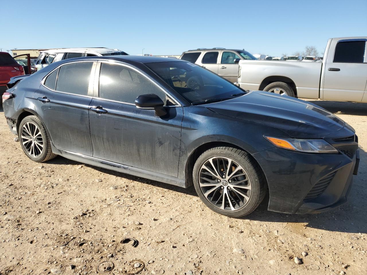 2020 TOYOTA CAMRY SE - Фото 4