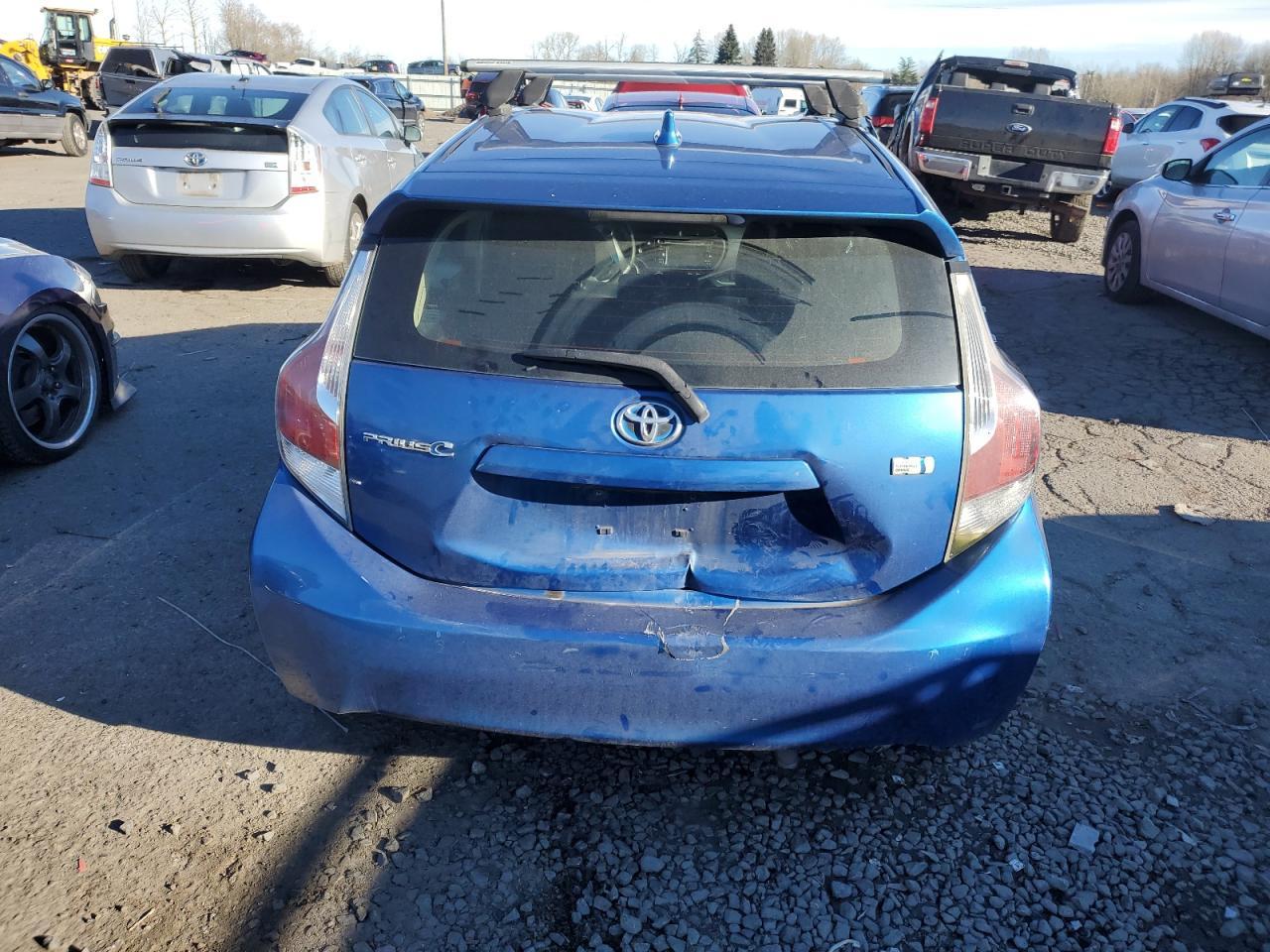 2015 TOYOTA PRIUS C - Image 6