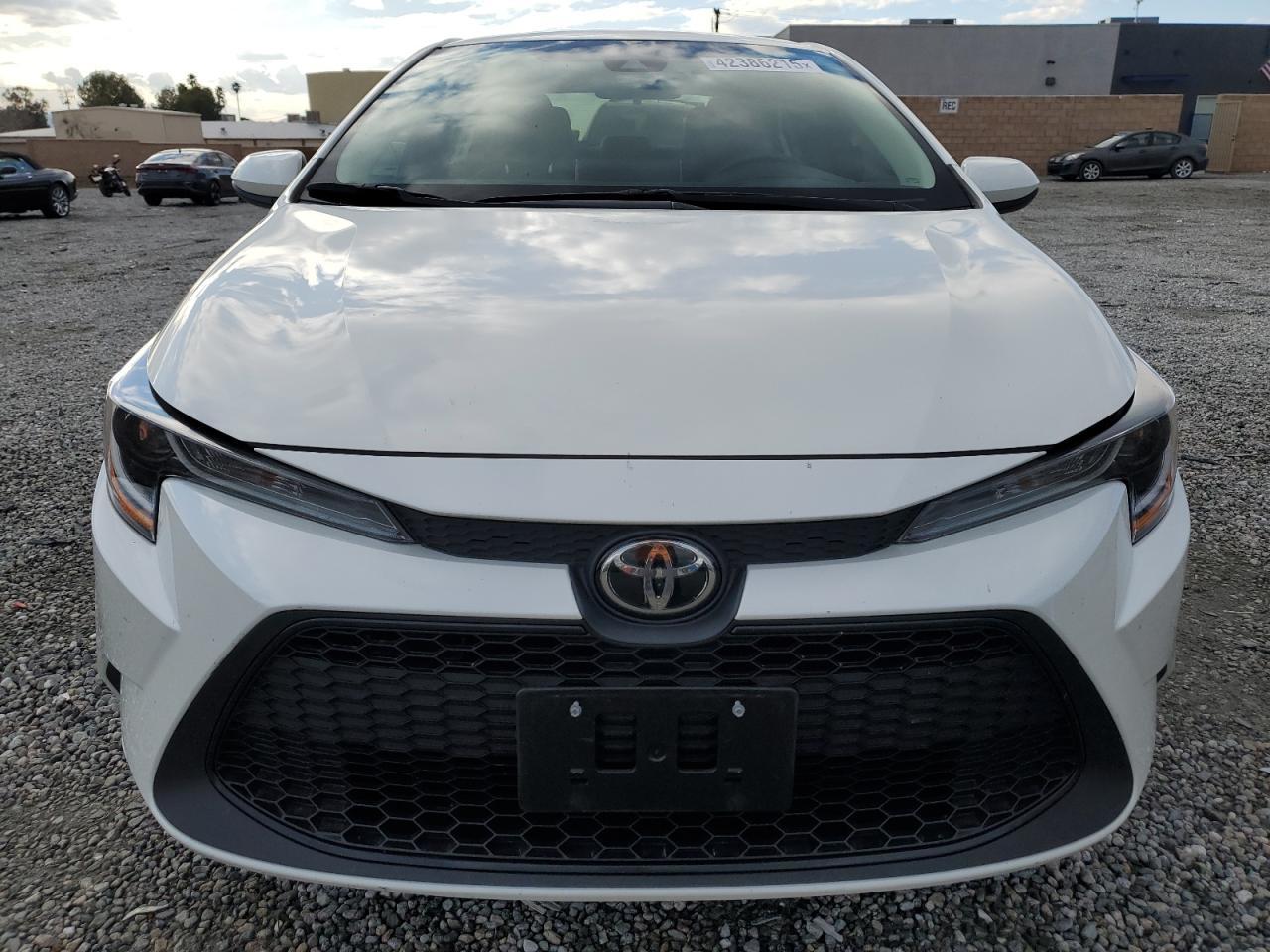 2021 TOYOTA COROLLA LE - Фото 5
