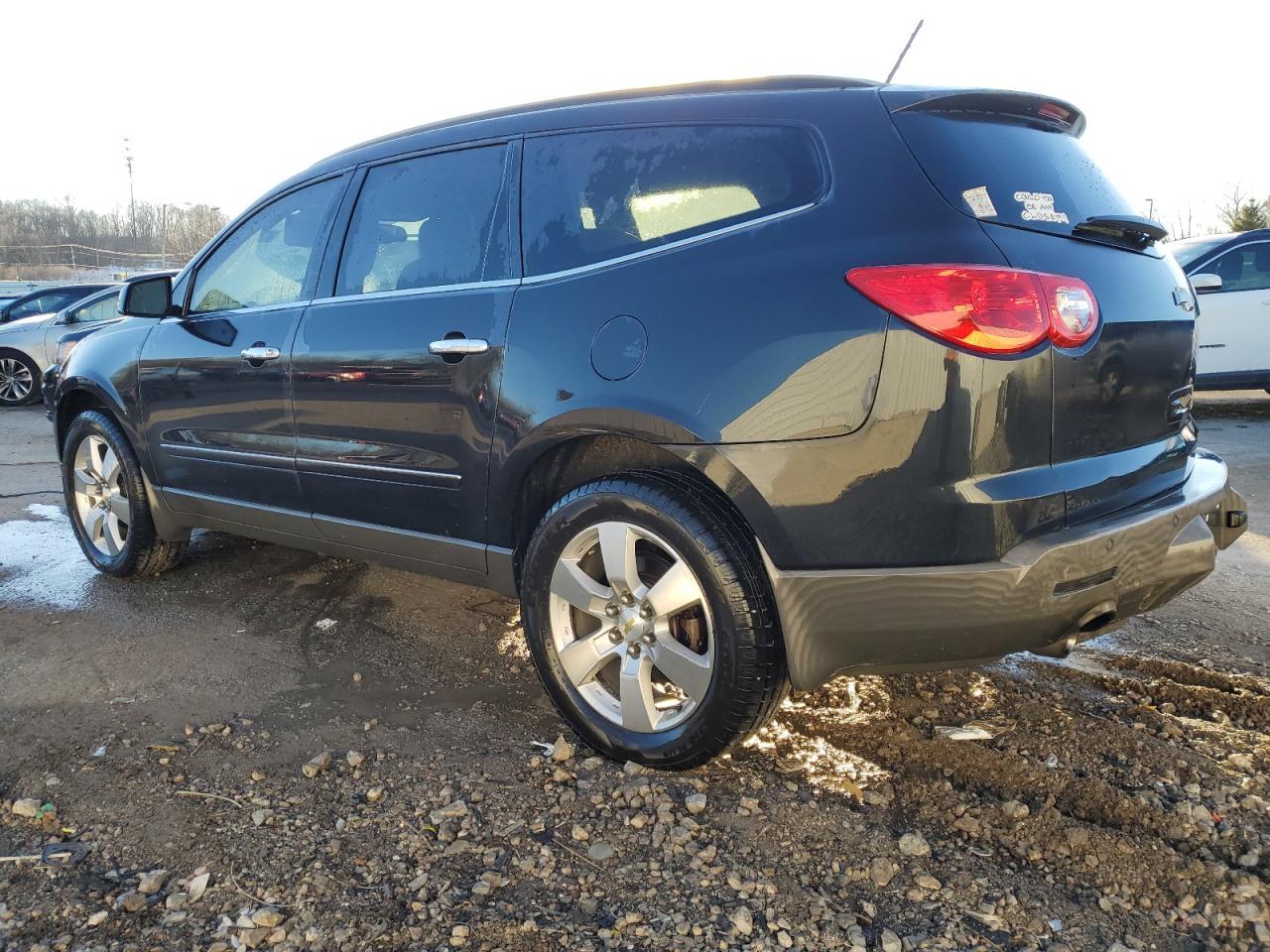 2012 CHEVROLET TRAVERSE L - Image 2
