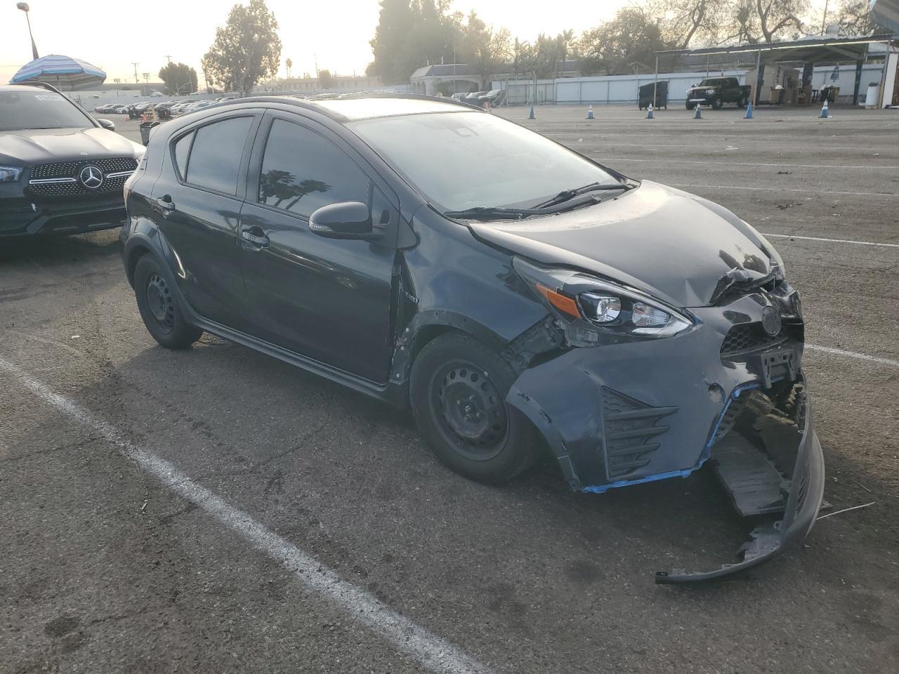 2018 TOYOTA PRIUS C - Image 4