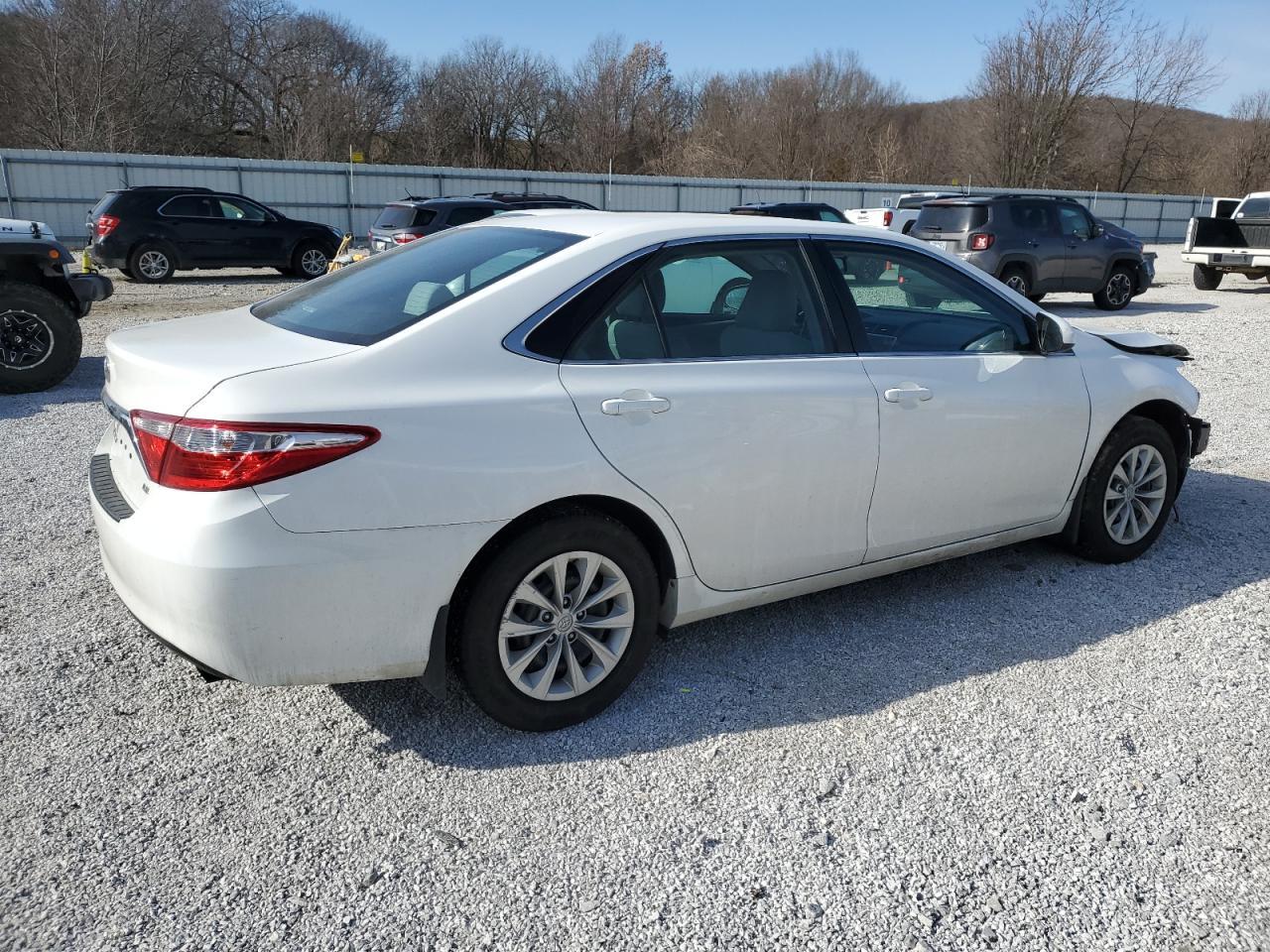 2016 TOYOTA CAMRY LE - Фото 3