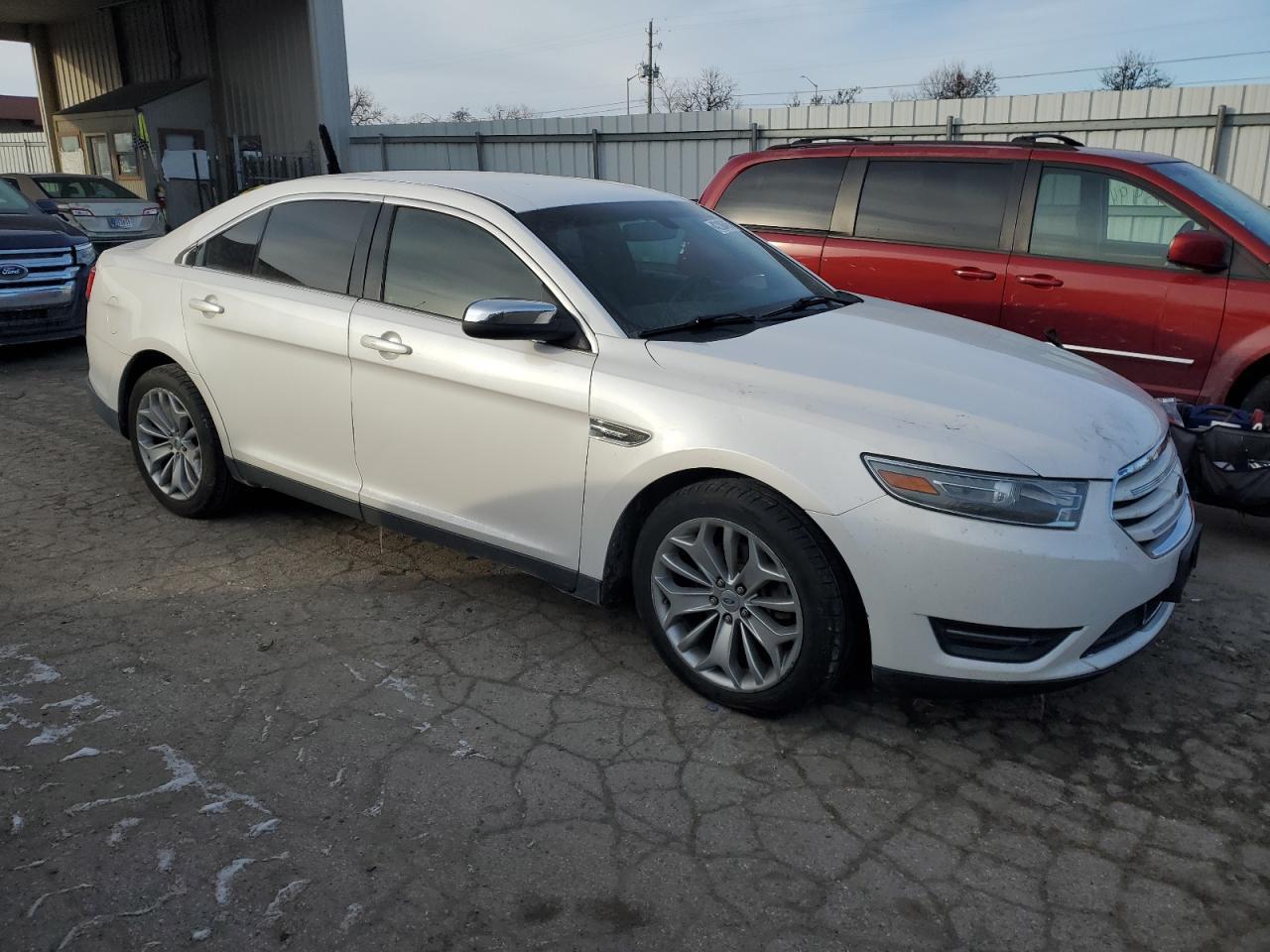 2013 FORD TAURUS LIM - Image 4
