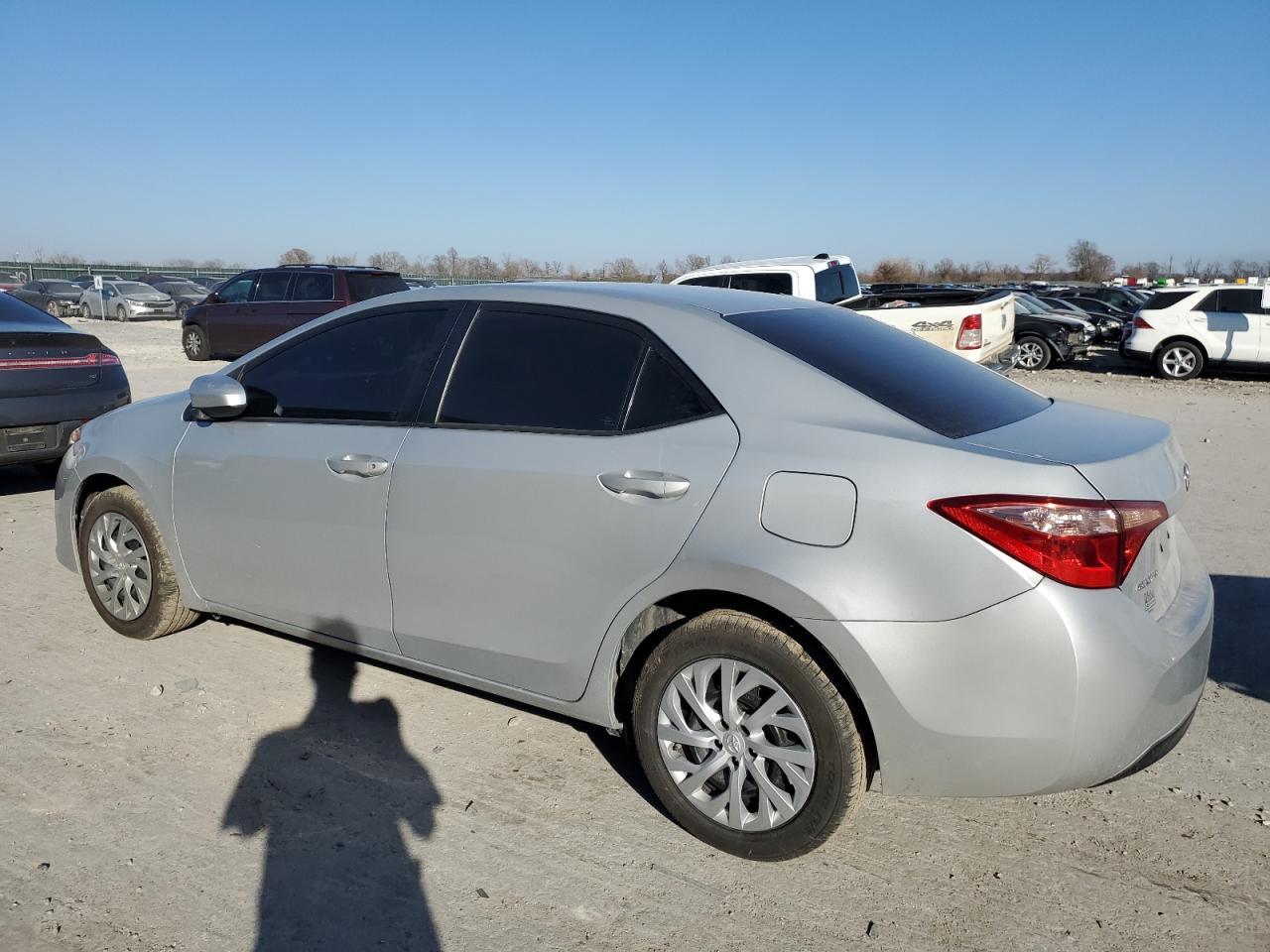 2019 TOYOTA COROLLA L - Фото 2