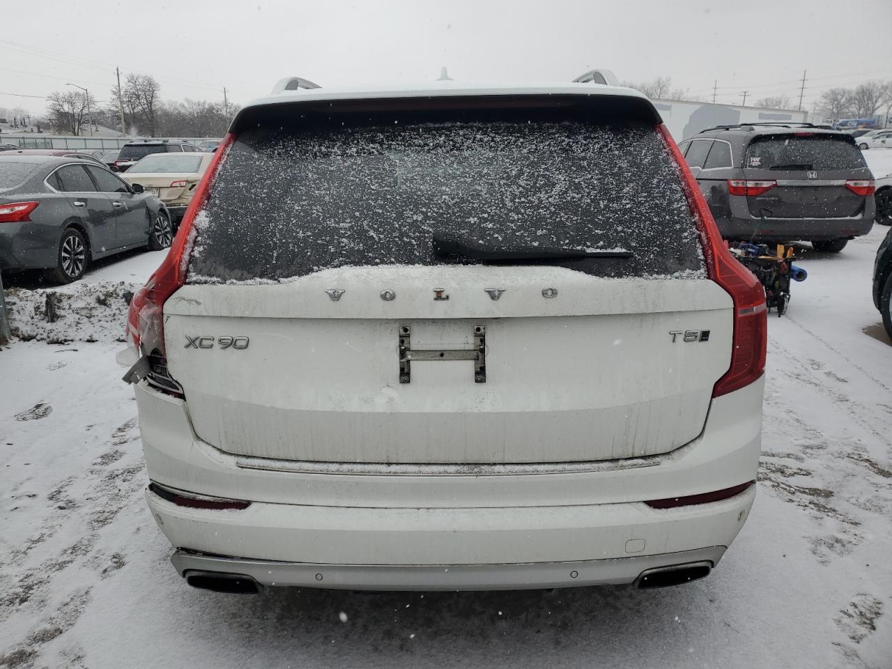 2016 VOLVO XC90 T5 - Фото 6